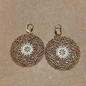 Round filigree stunning earrings